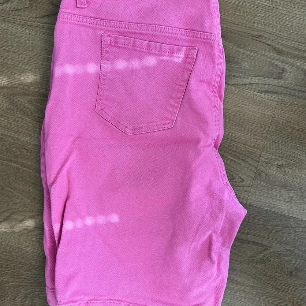 Gloria Vanderbilt Vibrant Pink Women's Bermudas - Picture 4 of 4